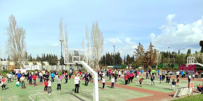 Παλλήνη:-Πάνω-από-1.500-παιδιά-και-γονείς-συμμετείχαν-στο-πρόγραμμα-Οικογενειακού-Αθλητισμού-του-Δήμου