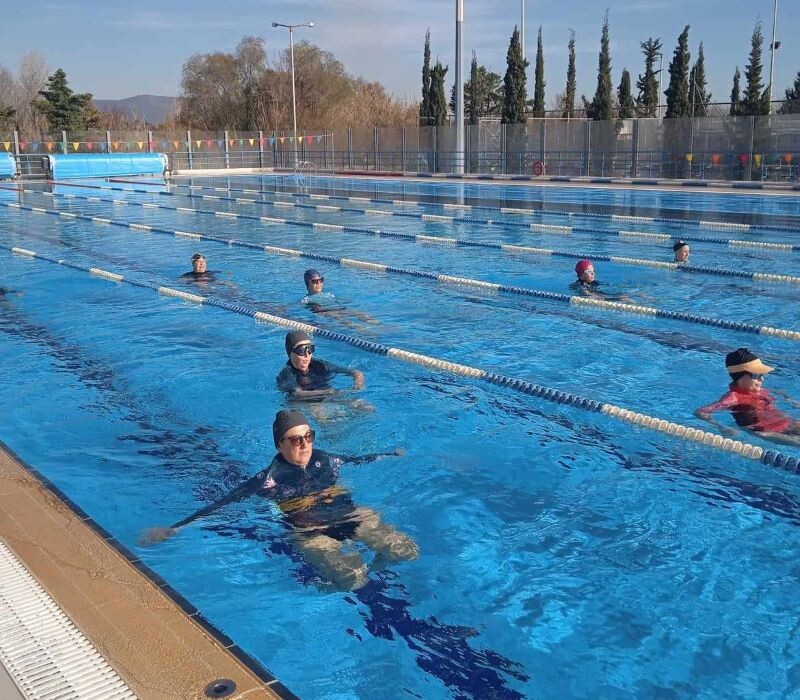 Μαθήματα-aqua-fitness-στο-κολυμβητήριο-Νέας-Μάκρης-(βίντεο)-–-anattica