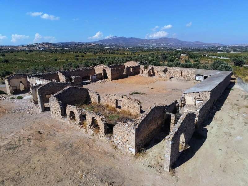 Σπάτα:-Το-ΦΕΚ-για-τα-κτίσματα-του-Βουρβά-–-anattica