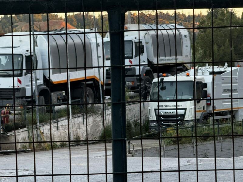 Ραφήνα-Πικέρμι:-Εγκλωβισμένα-τα-απορριμματοφόρα-–-δεν-έγιναν-τα-δρομολόγια-αποκομιδής