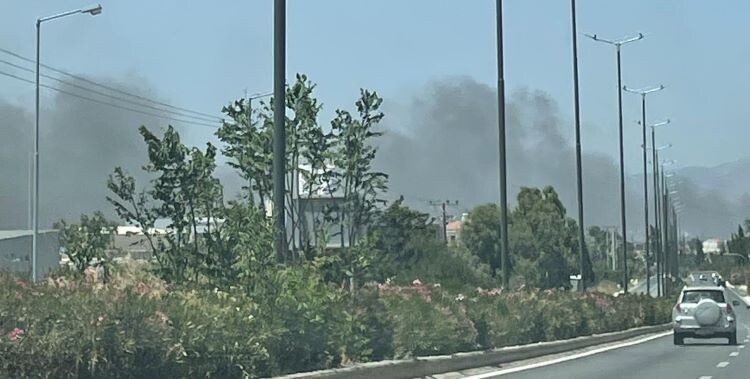 Φωτιά-στο-Μαρκόπουλο-Μεσογαίας-στην-μάχη-της-κατάσβεσης-και-εναέρια-–-anattica