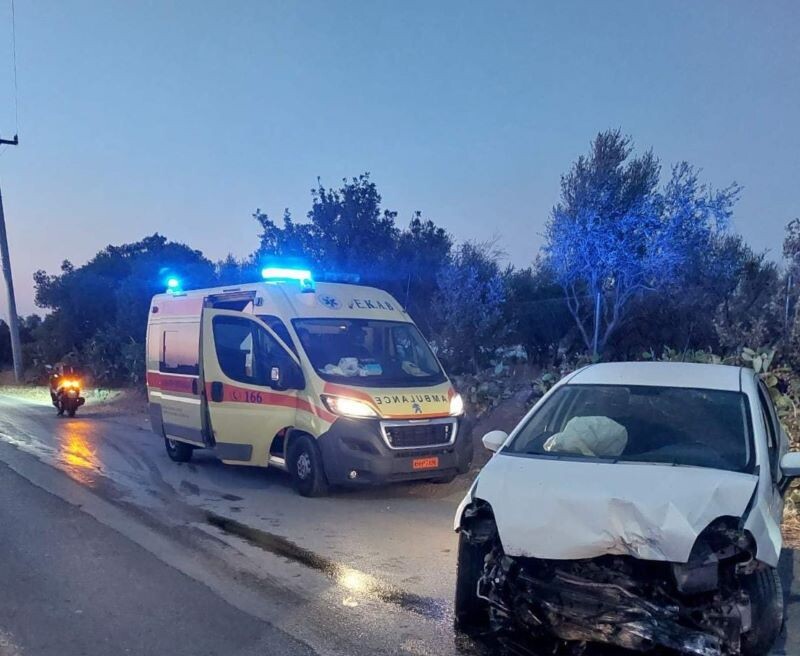 Τροχαίο-τα-ξημερώματα-της-Παρασκευής-στην-οδό-Αρίωνος-στα-σύνορα-Ραφήνας-Αρτέμιδας